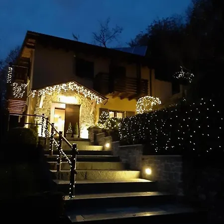 Casa Amici Del Bosco ベッド・アンド・ブレックファスト